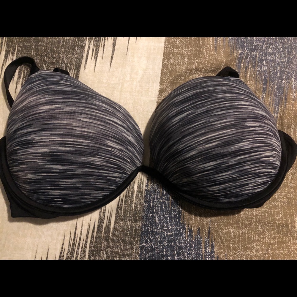 Victoria’s Secret Gray Bra, Great Condition.